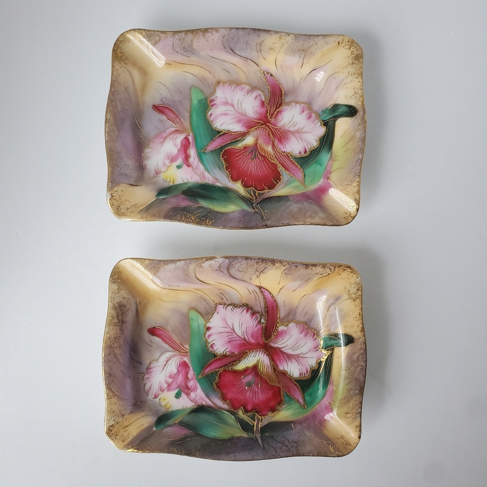 2 Handpainted Gold Accents Ashtrays Trinket Dishes Chubu China made in Japan Vtg